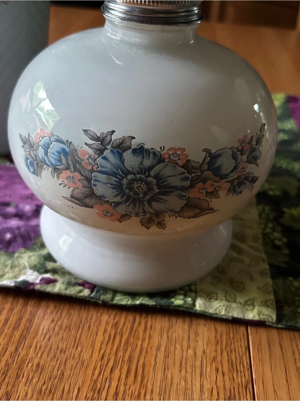90s Vintage Floral White Lamplight Farms Hurricane Lamp - Elegant Home Accent